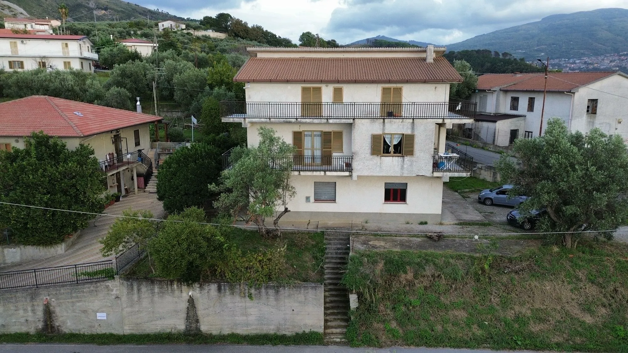 Commerical property with apartment for Sale In Cleto Calabria Italy