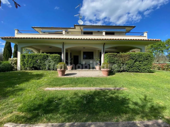 Luxury 6 Bed Villa For Sale in San Lorenzo Nuovo Italy