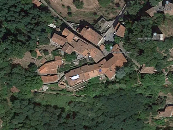 Renovation Project for sale in Cardoso Tuscany Italy
