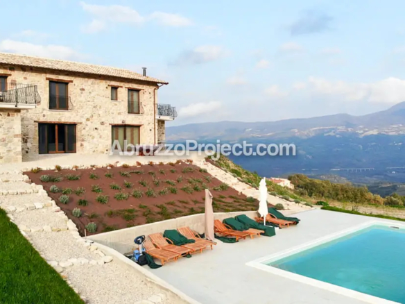 Luxury 5 Bed Villa For Sale in Torricella Peligna Chieti Abruzzo Italy