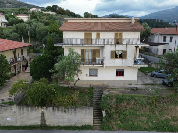 Commerical property with apartment for Sale In Cleto Calabria Italy