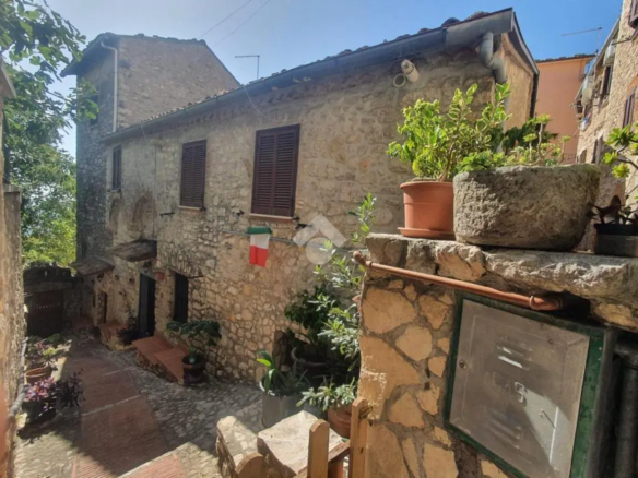 House Containing 2 Apartments for sale in Veroli Lazio Italy