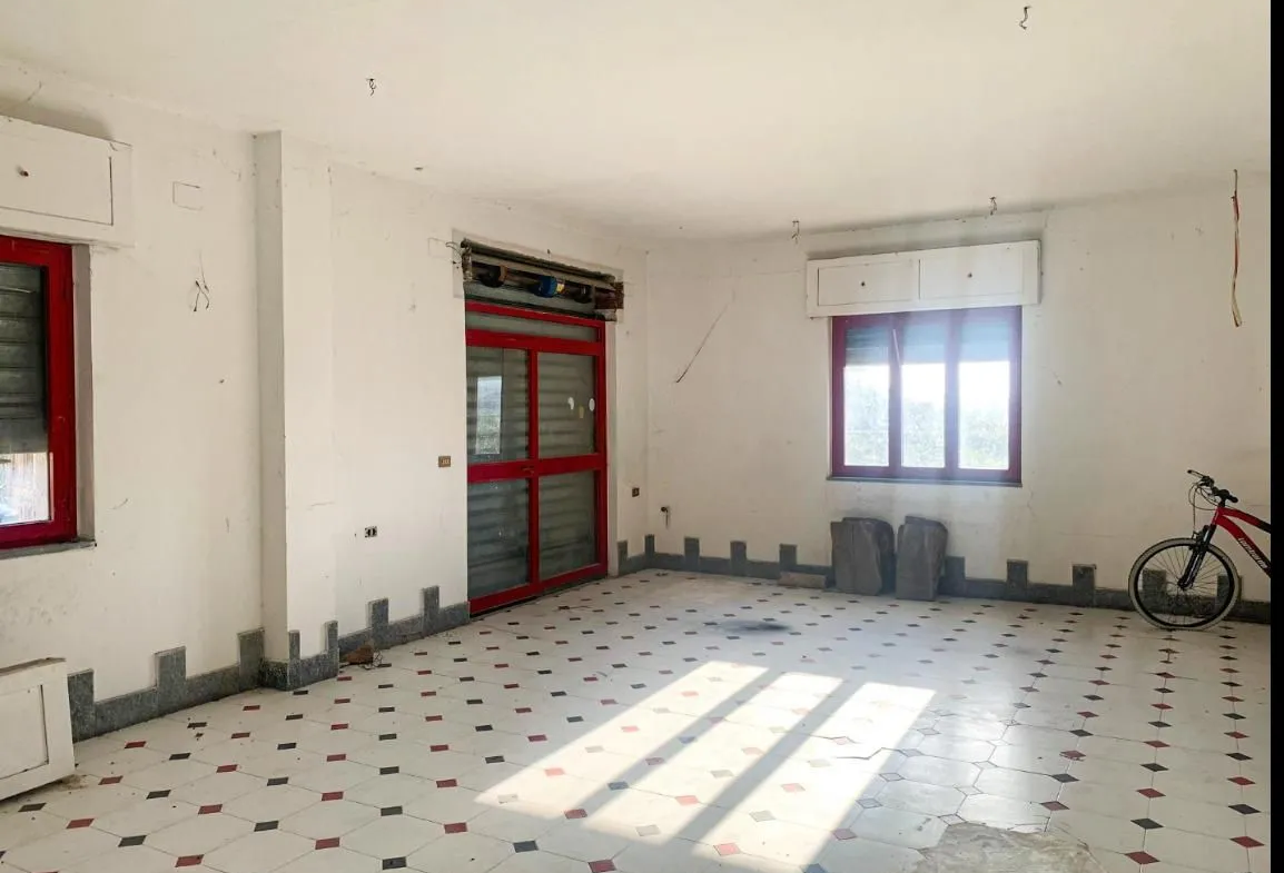 Commerical property with apartment for Sale In Cleto Calabria Italy