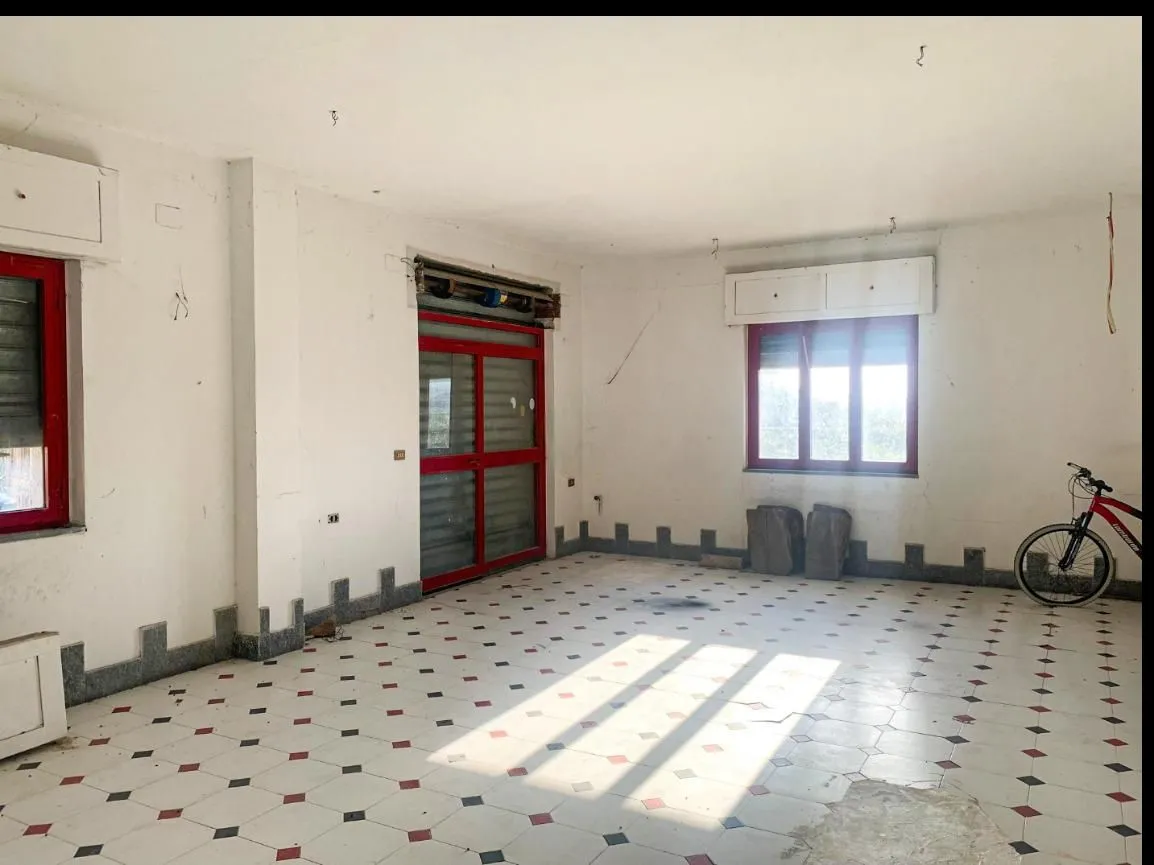 Commerical property with apartment for Sale In Cleto Calabria Italy
