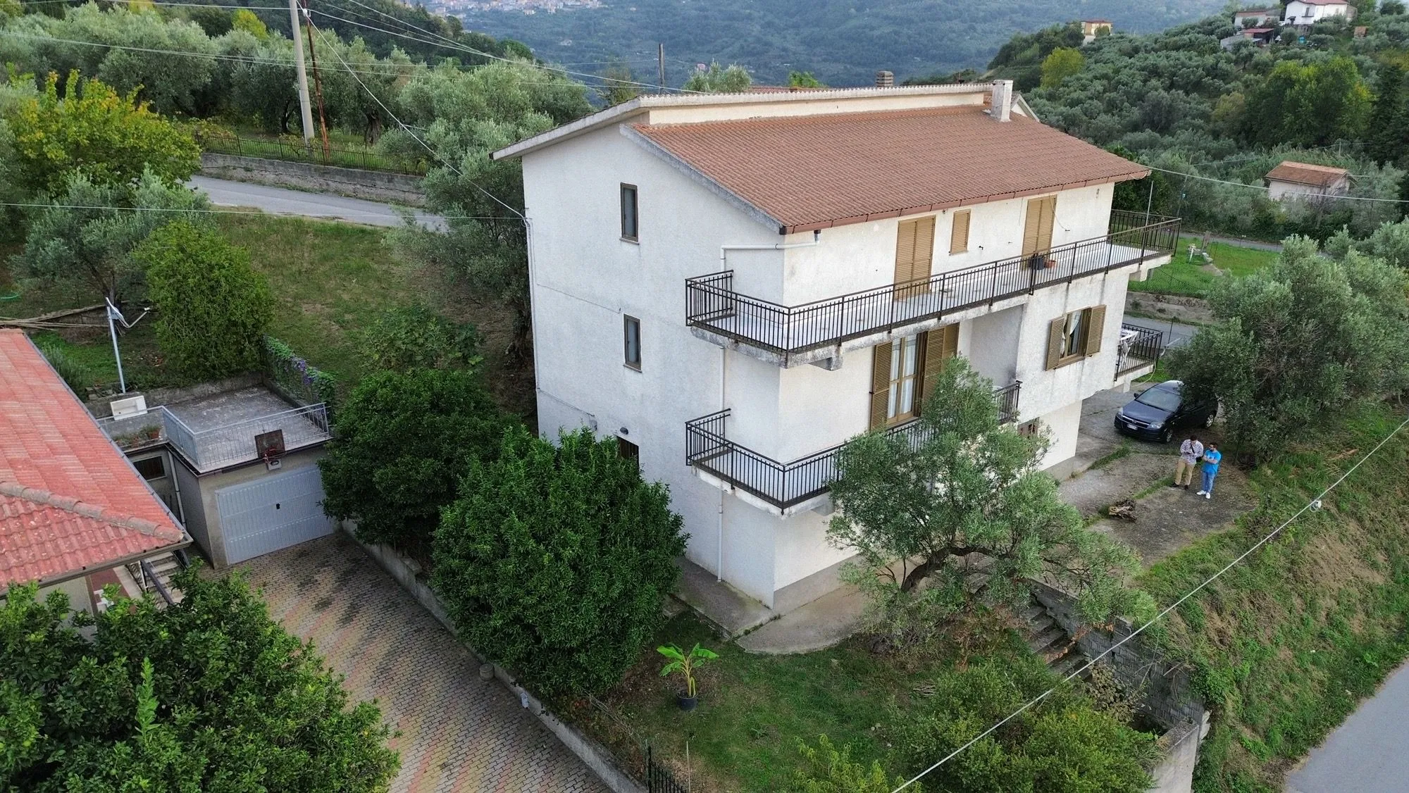 Commerical property with apartment for Sale In Cleto Calabria Italy