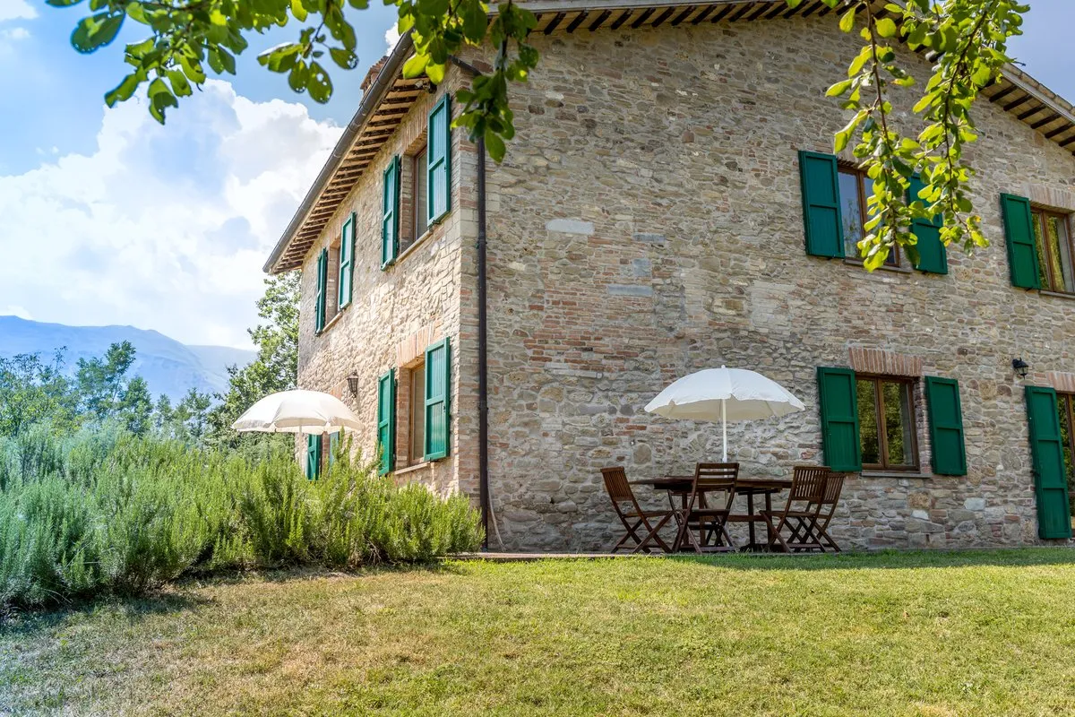 Excellent 6 Bed Stone Villa & Cottage for Sale In Amandola Italy