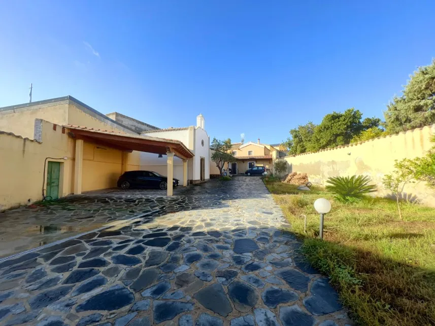 Luxury 8 Bed Villa For Sale in Serdiana Sardinia Italy