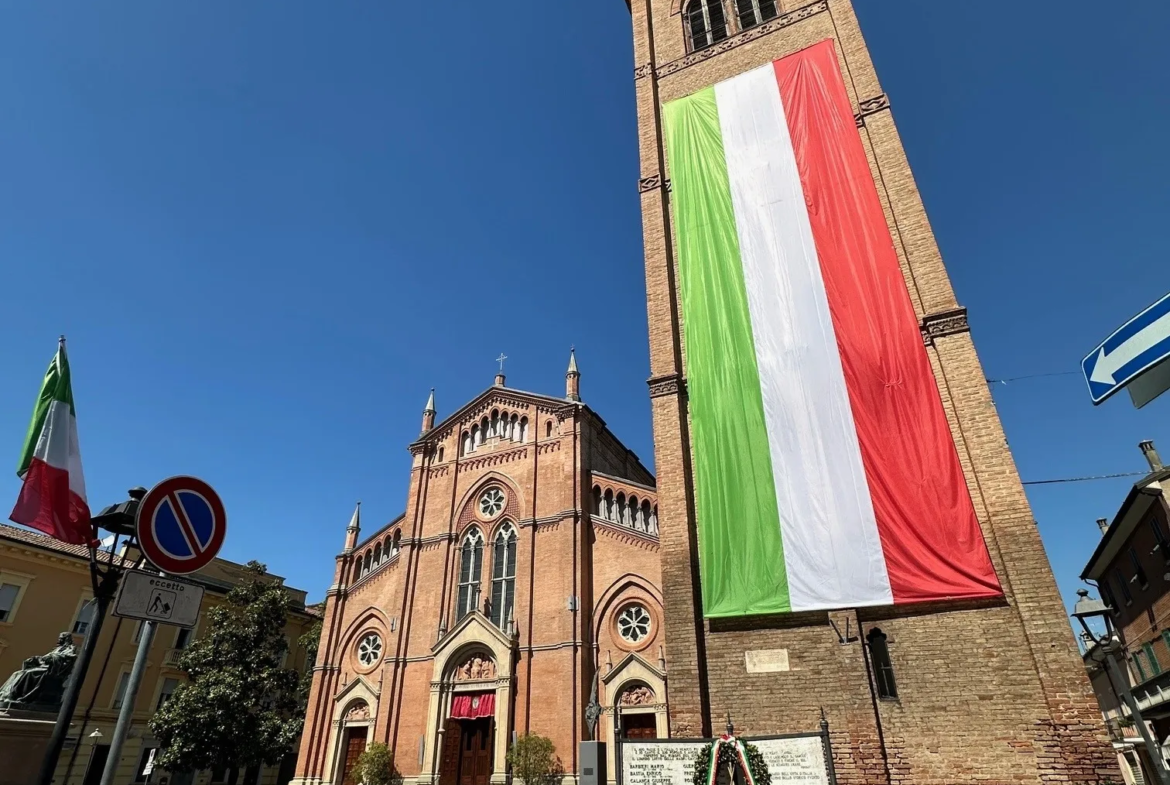 Luxury 4 Bed Semi Detached Villa for Sale In Crevalcore Bologna Italy