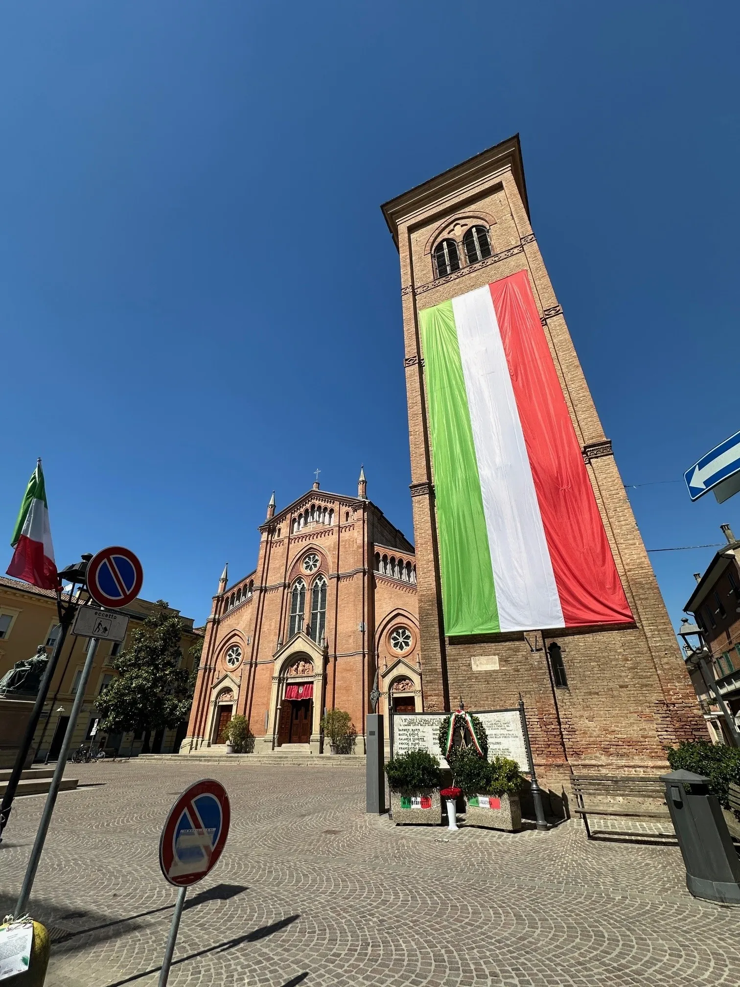 a Luxury 4 Bed Semi Detached Villa for Sale In Crevalcore Bologna Italy