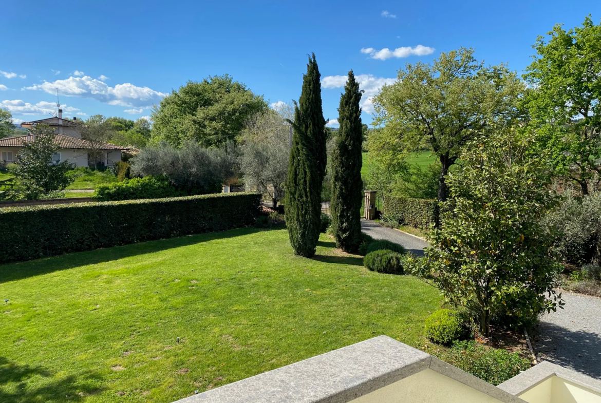 Luxury 6 Bed Villa For Sale in San Lorenzo Nuovo Italy