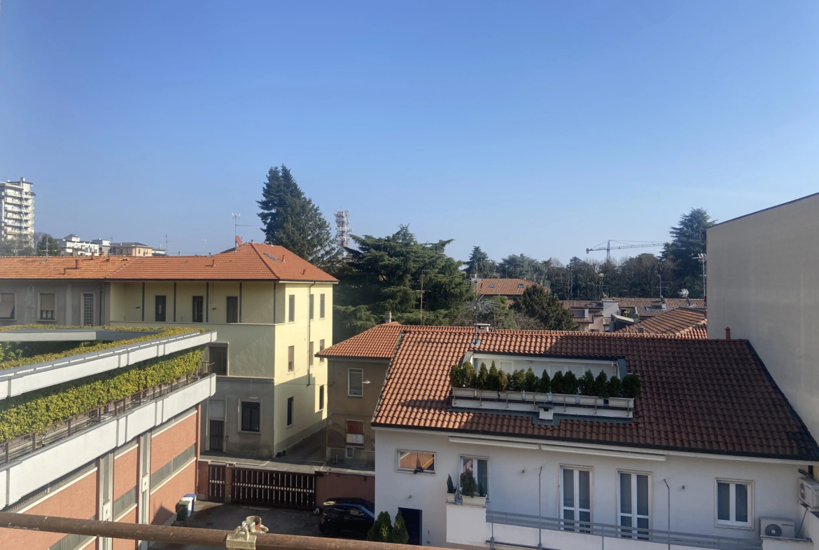 Three Luxury 3 Bed Apartments & Penthouse for Sale In Seregno Lombardy Italy