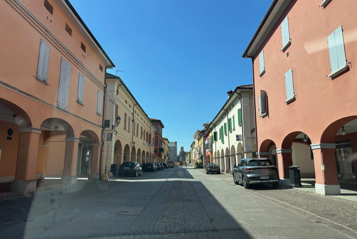 Luxury 4 Bed Semi Detached Villa for Sale In Crevalcore Bologna Italy