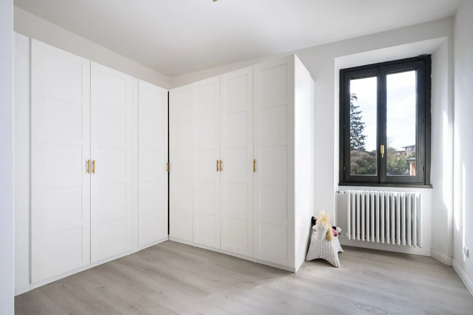 Excellent 4 Bed House for Sale In Fino Mornasco Lake Como Italy