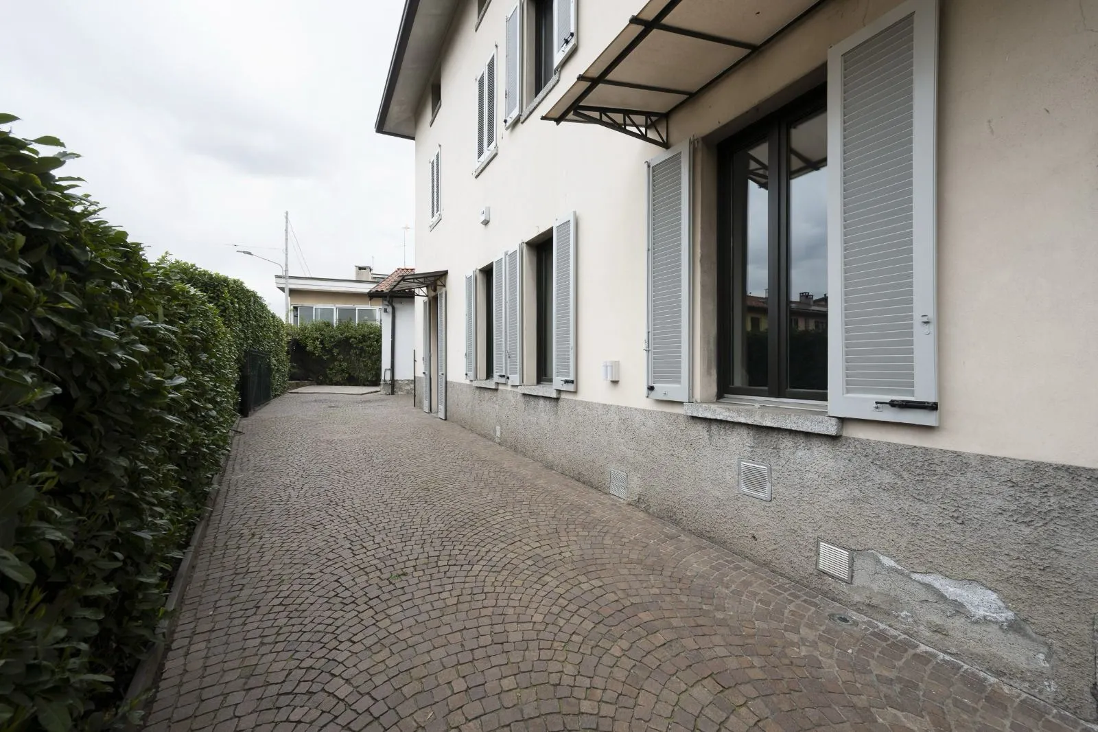 Excellent 4 Bed House for Sale In Fino Mornasco Lake Como Italy