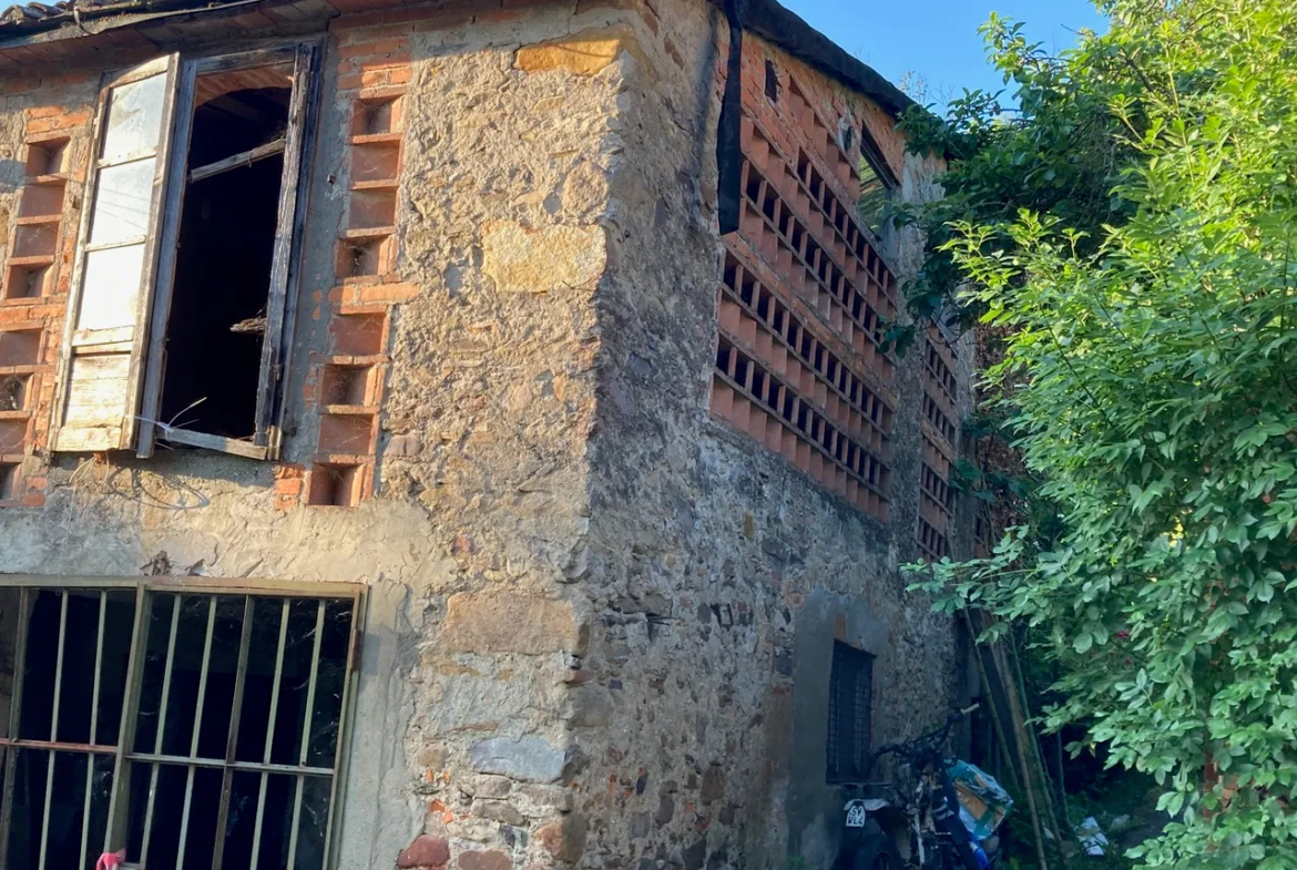 4 Bed House For Renovation for Sale In Capannori Lucca Italy