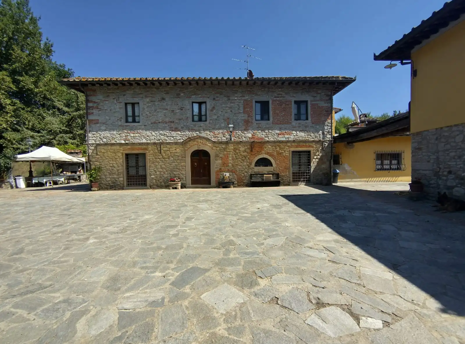 Luxury Estate & Canine Business for Sale In Terranuova Bracciolini Tuscany Italy