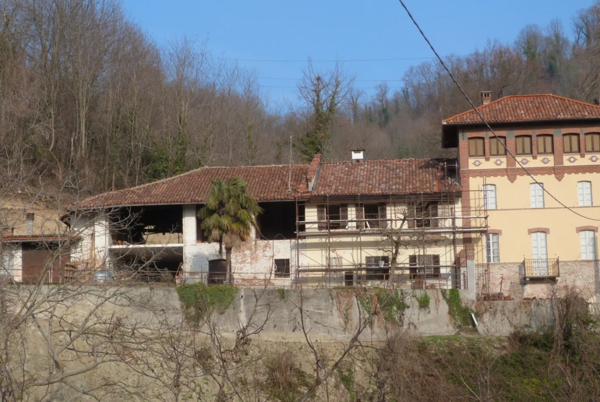 Excellent 12 Bed Villa For Sale in Rivalba Turin Italy