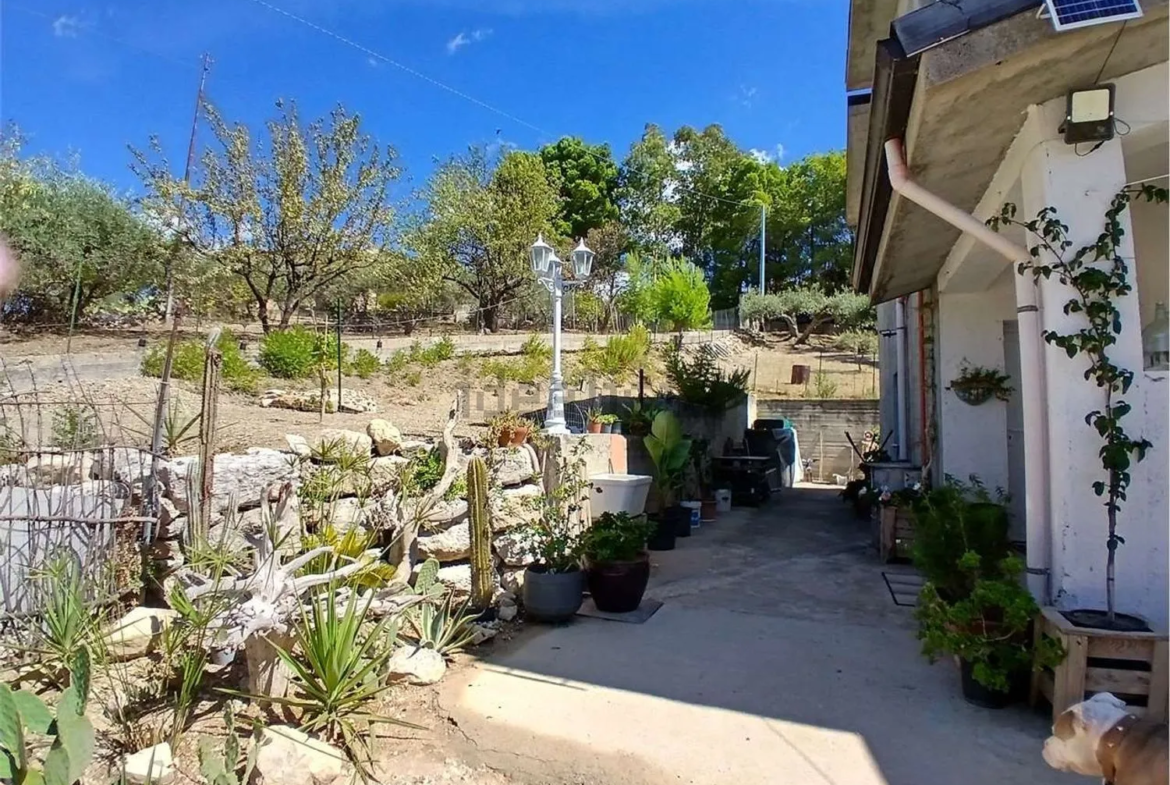 Stunning 3 bed Villa for Sale In Alessandria della Rocca Platani Hills, Agrigento Sicily Italy