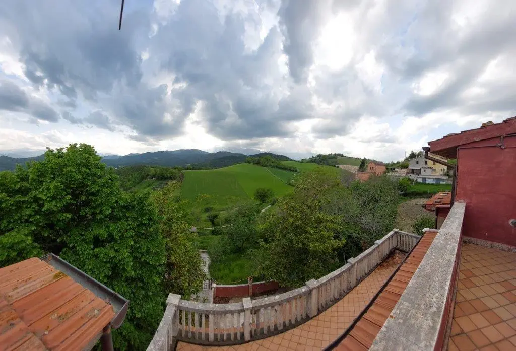 Excellent 5 Bed Country House For Sale In Roccafluvione Italy