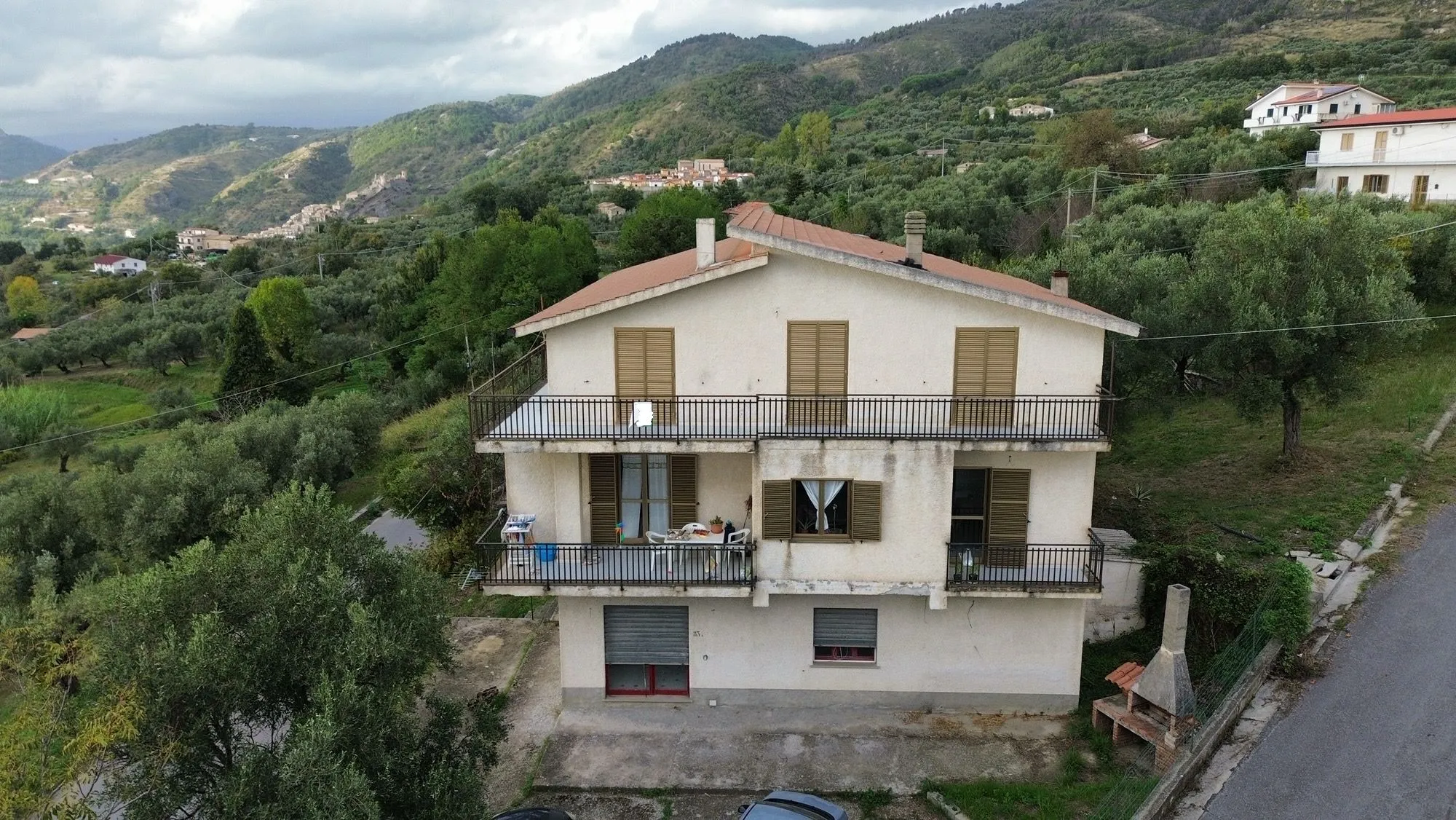 Commerical property with apartment for Sale In Cleto Calabria Italy