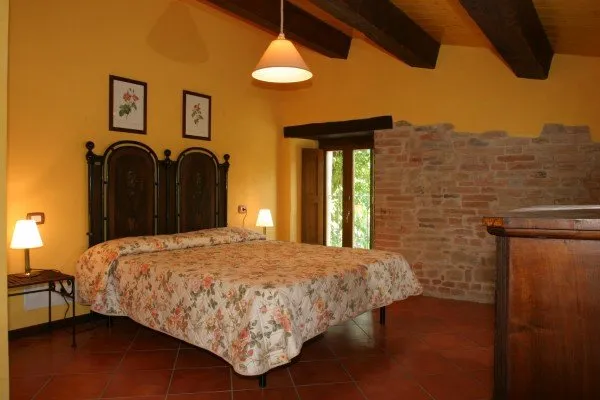 Excellent 6 Bed Stone Villa & Cottage for Sale In Amandola Italy