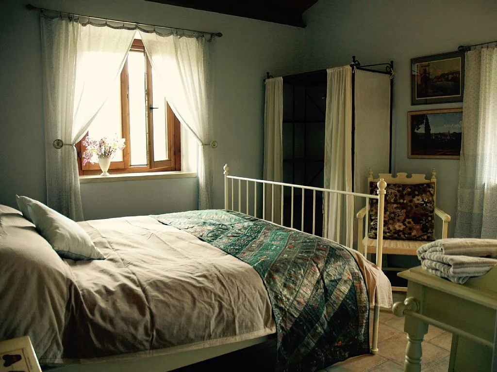 Stunning 8 Bedroom Farmhouse And Vineyard For Sale in Gualdo Tadino Umbria Italy