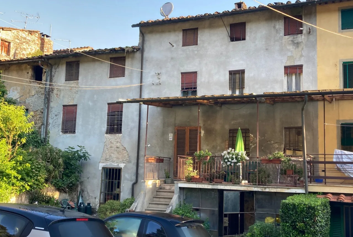 4 Bed House For Renovation for Sale In Capannori Lucca Italy