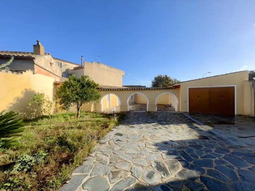 Luxury 8 Bed Villa For Sale in Serdiana Sardinia Italy