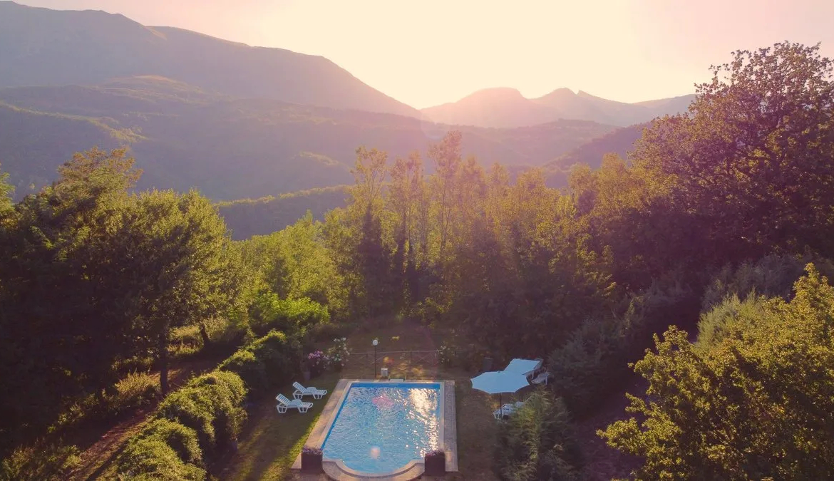 Excellent 6 Bed Stone Villa & Cottage for Sale In Amandola Italy