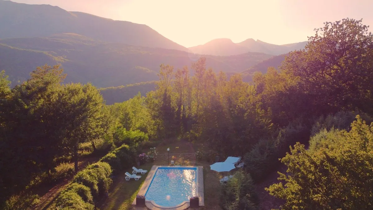 Excellent 6 Bed Stone Villa & Cottage for Sale In Amandola Italy