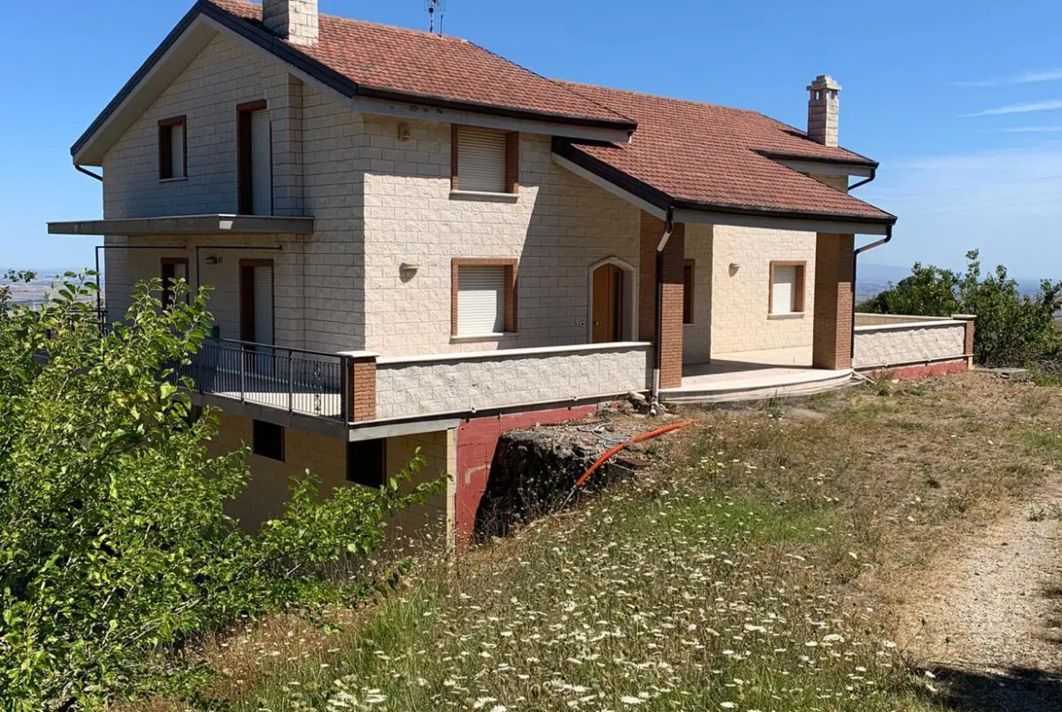 Excellent 3 Bed House For Sale in Orsara Di Puglia Italy