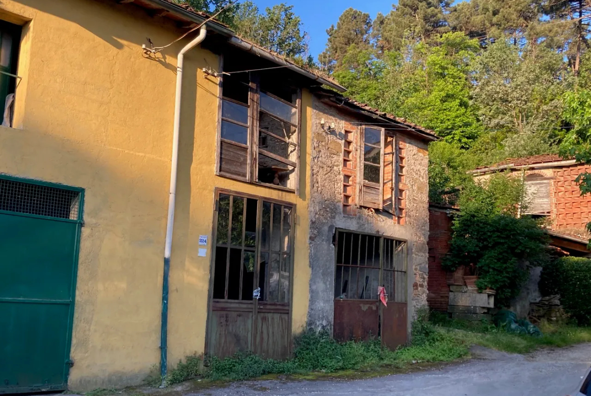 4 Bed House For Renovation for Sale In Capannori Lucca Italy