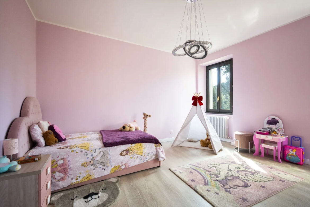 Excellent 4 Bed House for Sale In Fino Mornasco Lake Como Italy