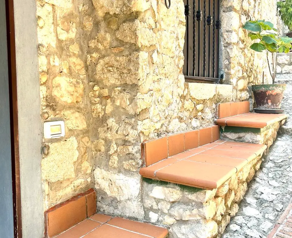 House Containing 2 Apartments for sale in Veroli Lazio Italy