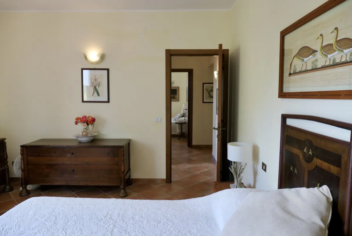 Excellent 6 Bed Stone Villa & Cottage for Sale In Amandola Italy