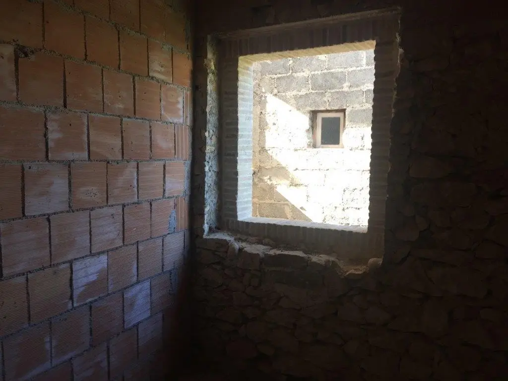 3 Bed Terraced house For Renovation For Sale In Vallespecara Italy