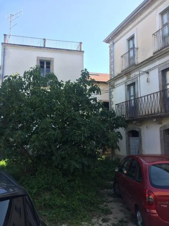 3 Bed Terraced house For Renovation For Sale In Vallespecara Italy