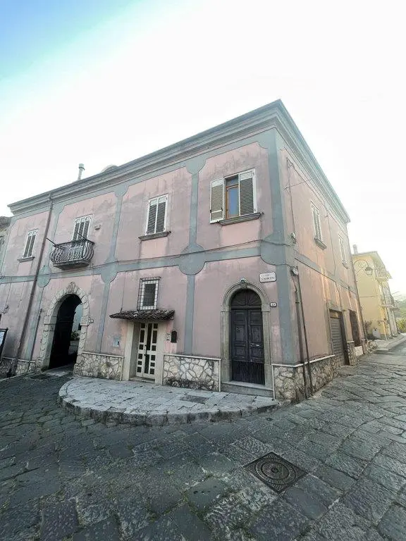 Excellent 8 Bed House For Sale in Forino Campania Italy.