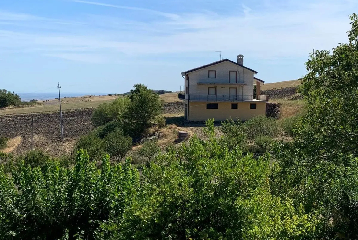 Excellent 3 Bed House For Sale in Orsara Di Puglia Italy
