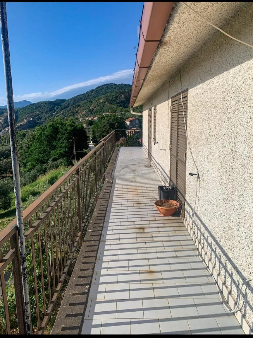 Commerical property with apartment for Sale In Cleto Calabria Italy