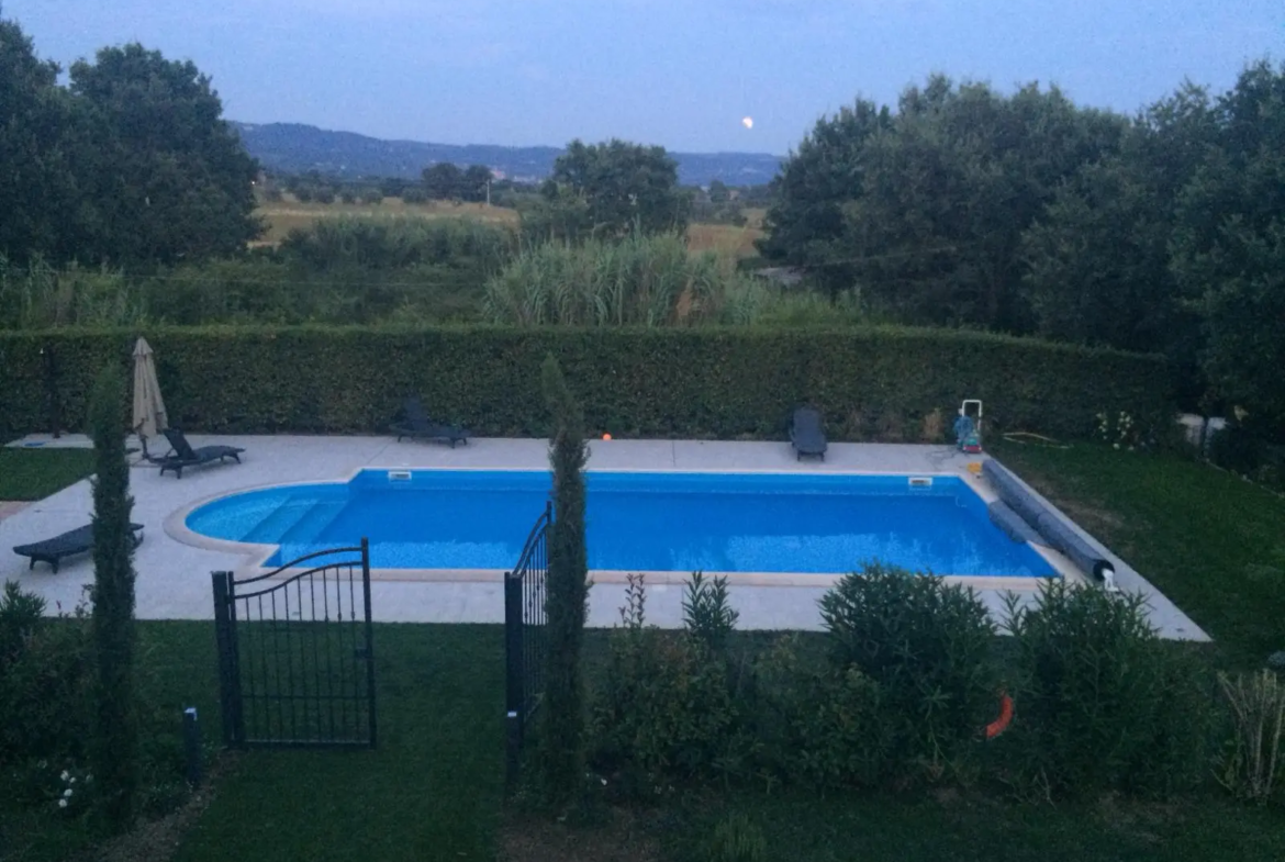 Luxury 6 Bed Villa For Sale in San Lorenzo Nuovo Italy