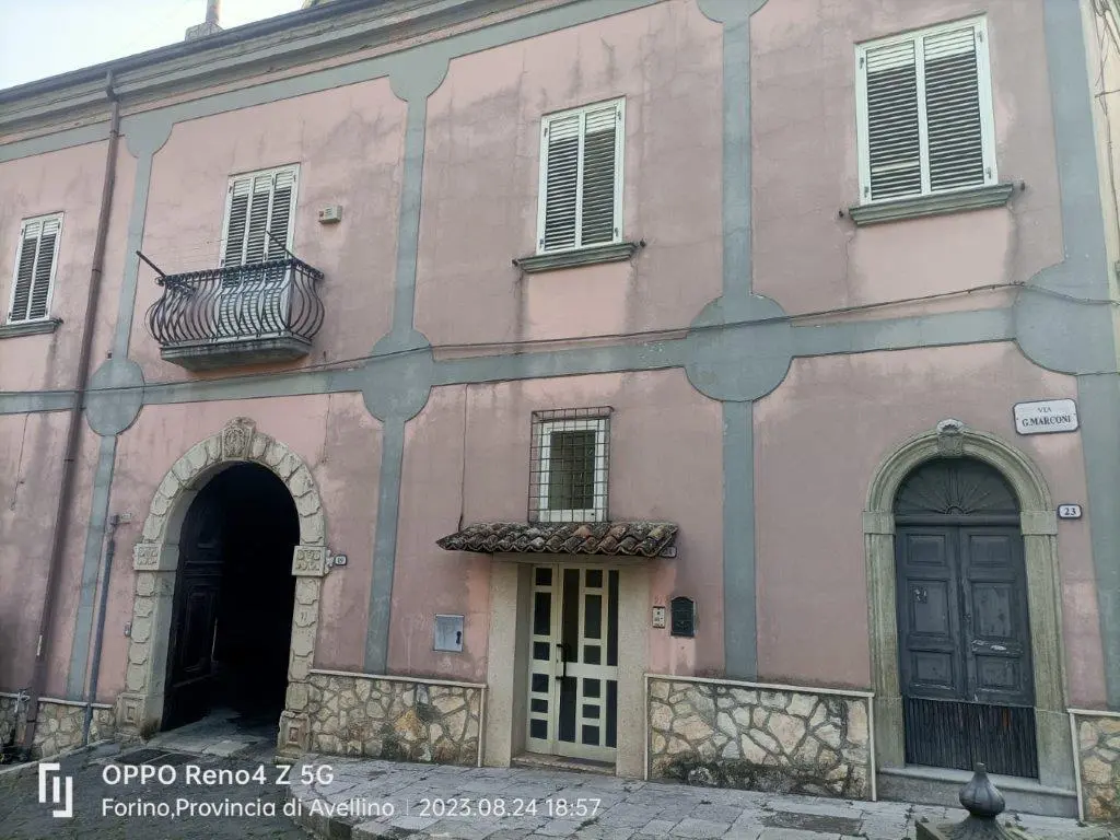 Excellent 8 Bed House For Sale in Forino Campania Italy.