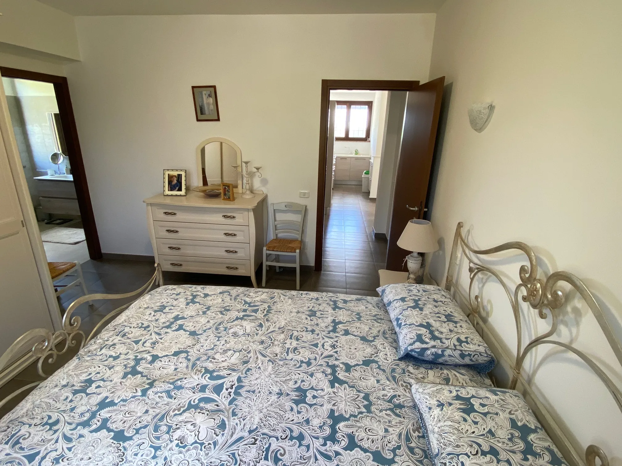 Luxury 6 Bed Villa For Sale in San Lorenzo Nuovo Italy