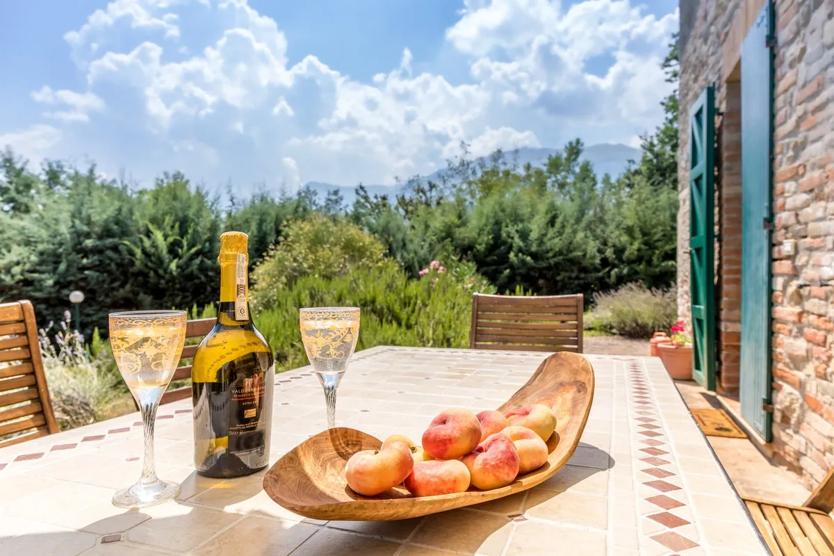 Excellent 6 Bed Stone Villa & Cottage for Sale In Amandola Italy