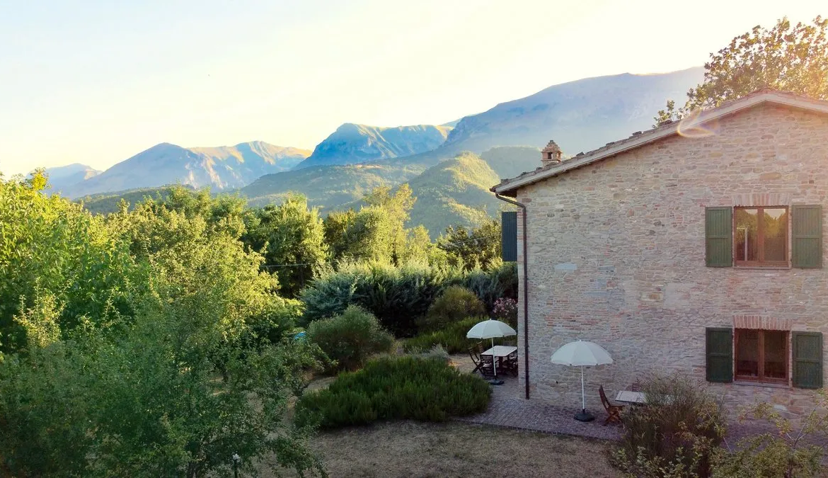 Excellent 6 Bed Stone Villa & Cottage for Sale In Amandola Italy
