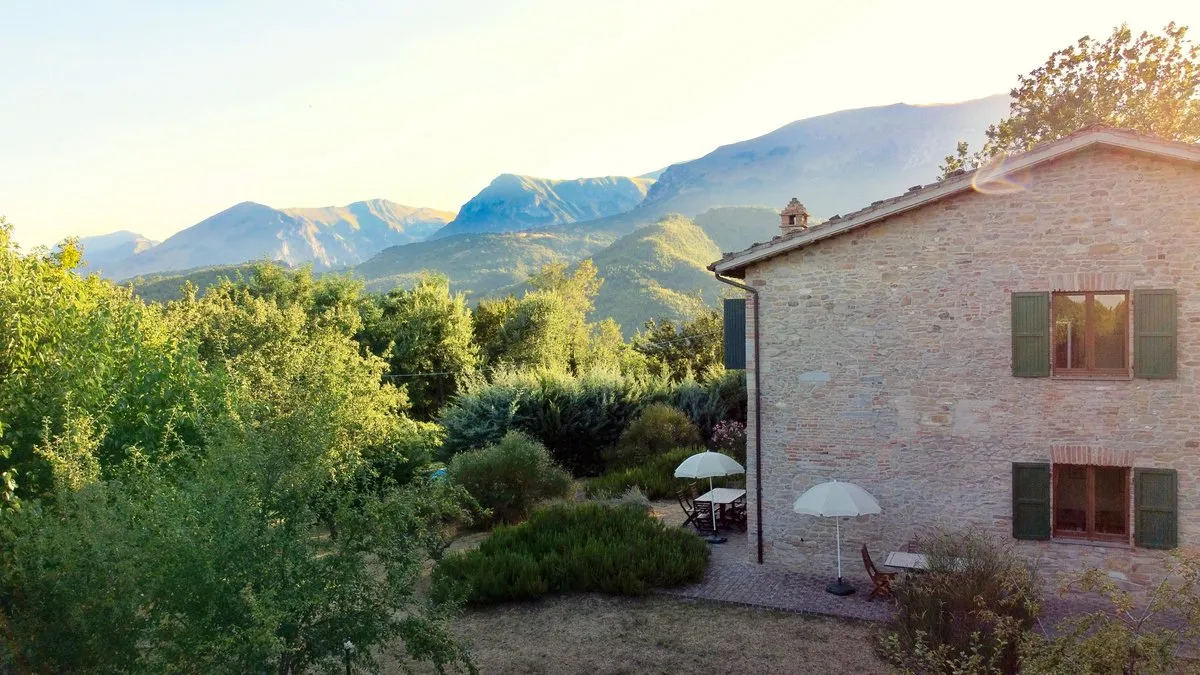 Excellent 6 Bed Stone Villa & Cottage for Sale In Amandola Italy