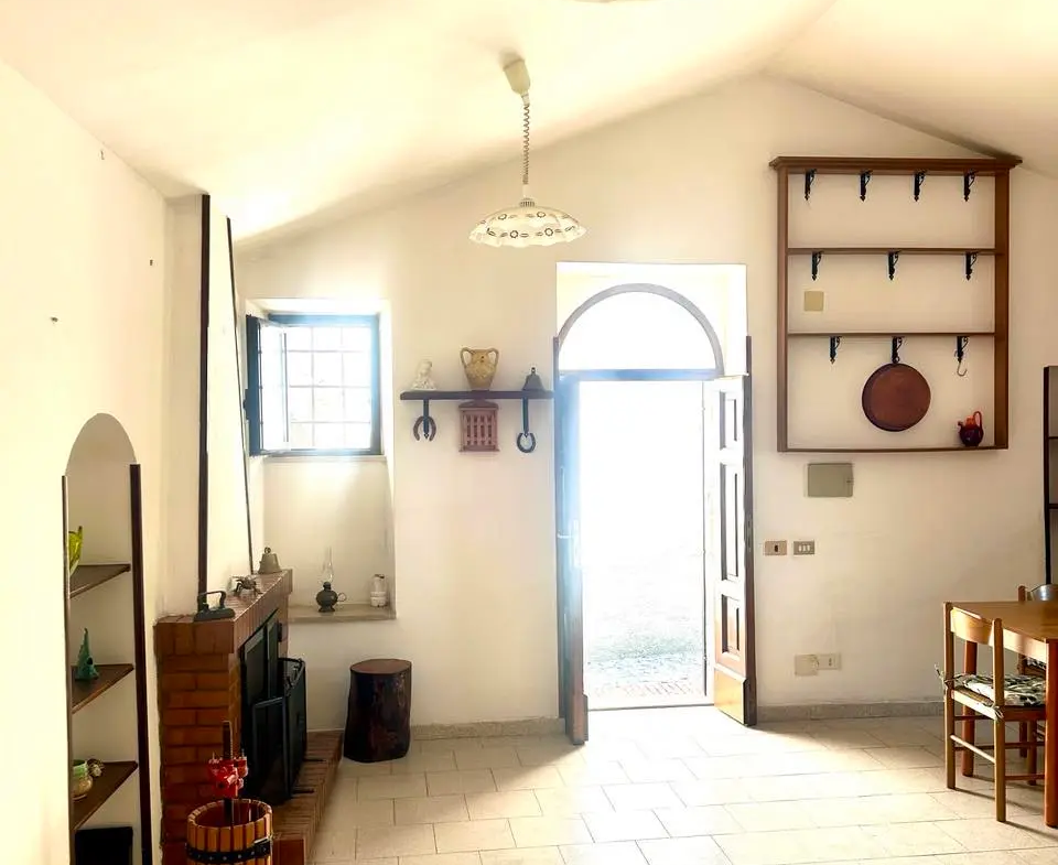 House Containing 2 Apartments for sale in Veroli Lazio Italy