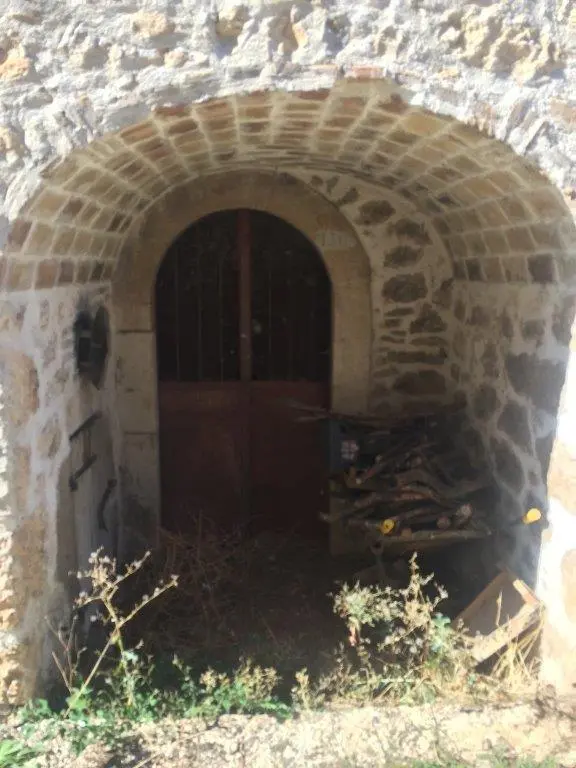 3 Bed Terraced house For Renovation For Sale In Vallespecara Italy