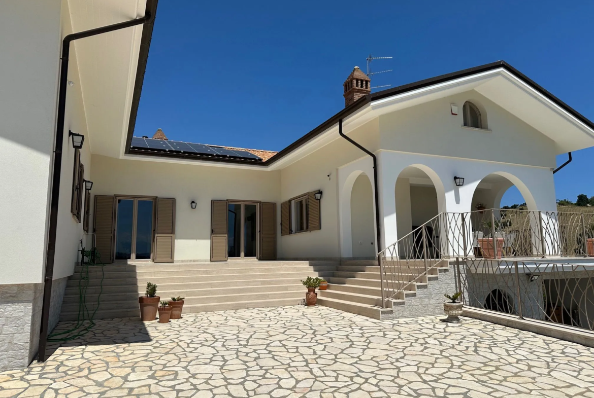 Luxury 5 Bed Villa for Sale In Tortoreto Italy
