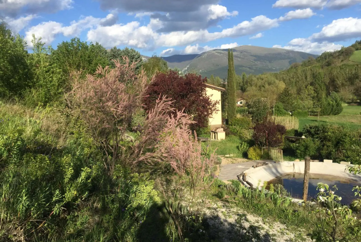Stunning 8 Bedroom Farmhouse And Vineyard For Sale in Gualdo Tadino Umbria Italy